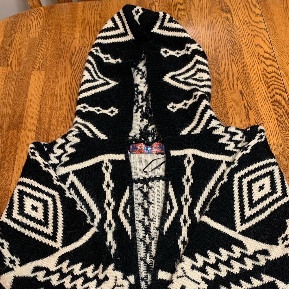 Selfie Couture, one size, Black & white aztec